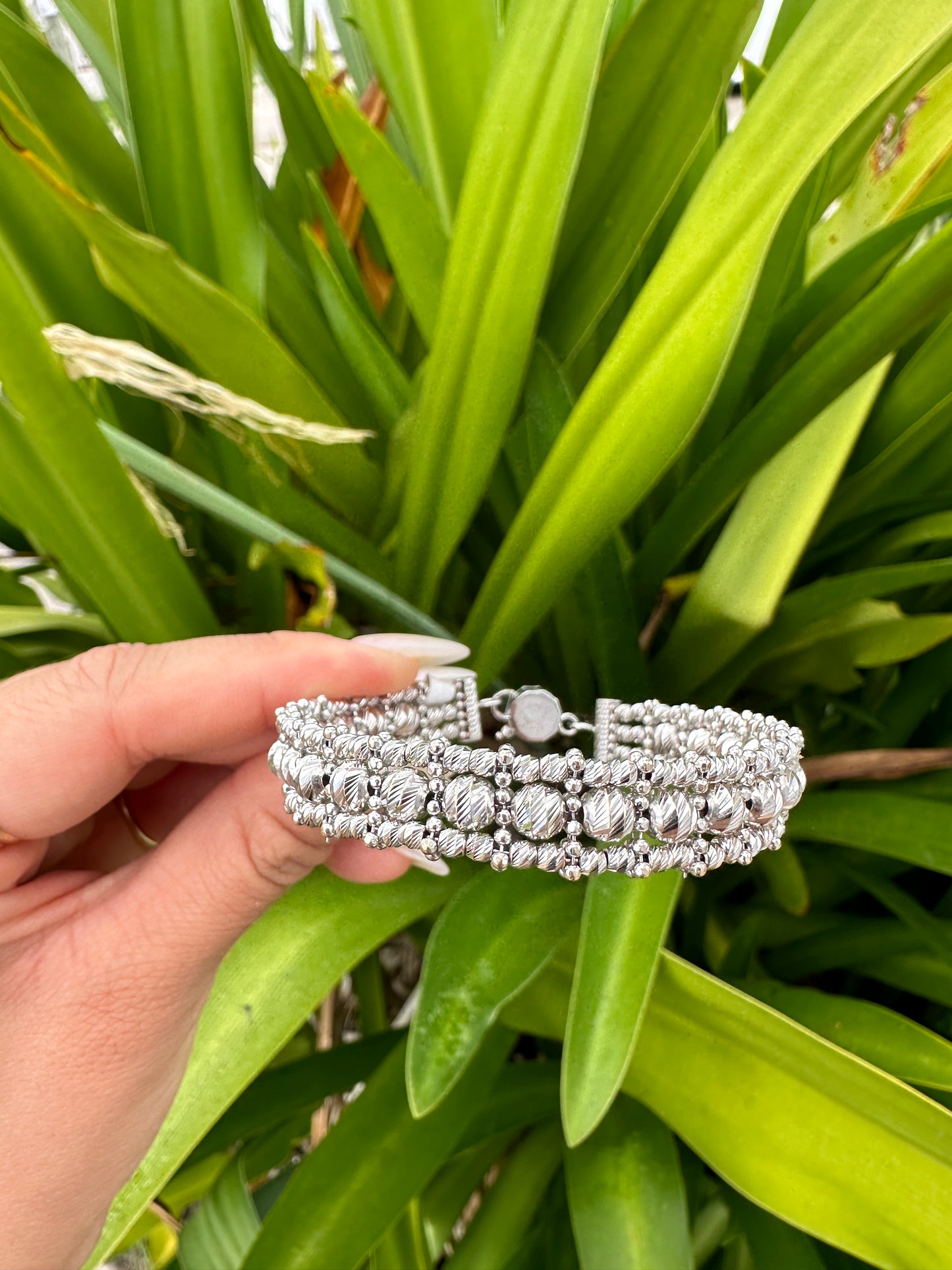 18K White Gold Diamond Cut Beaded Bangle