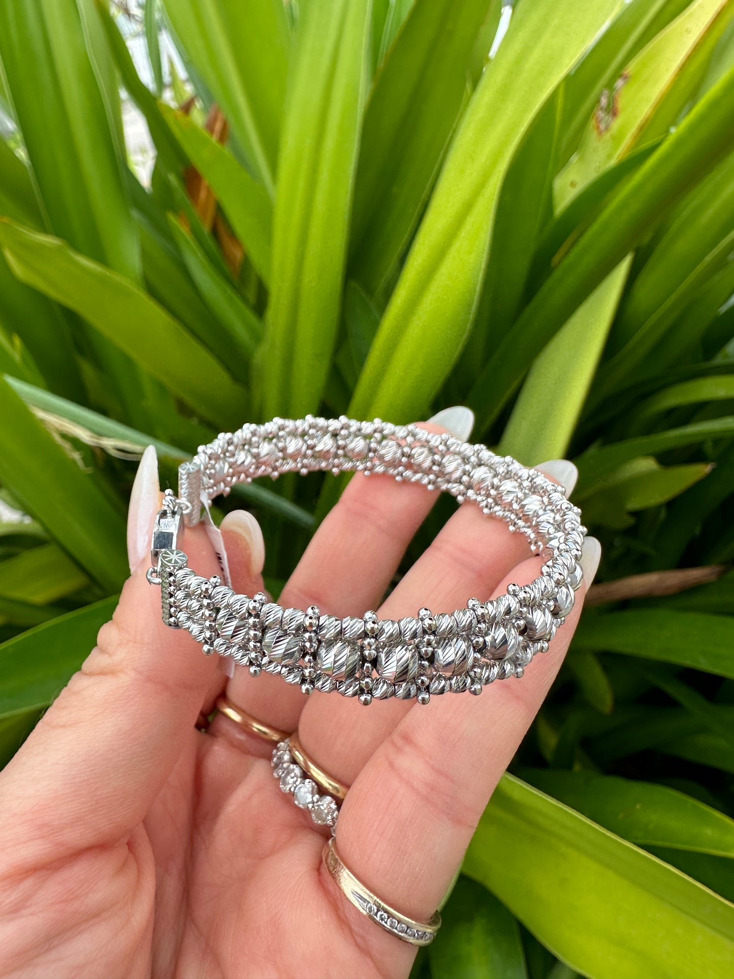 18K White Gold Diamond Cut Beaded Bangle