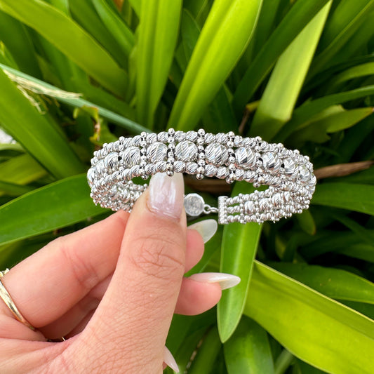 18K White Gold Diamond Cut Beaded Bangle