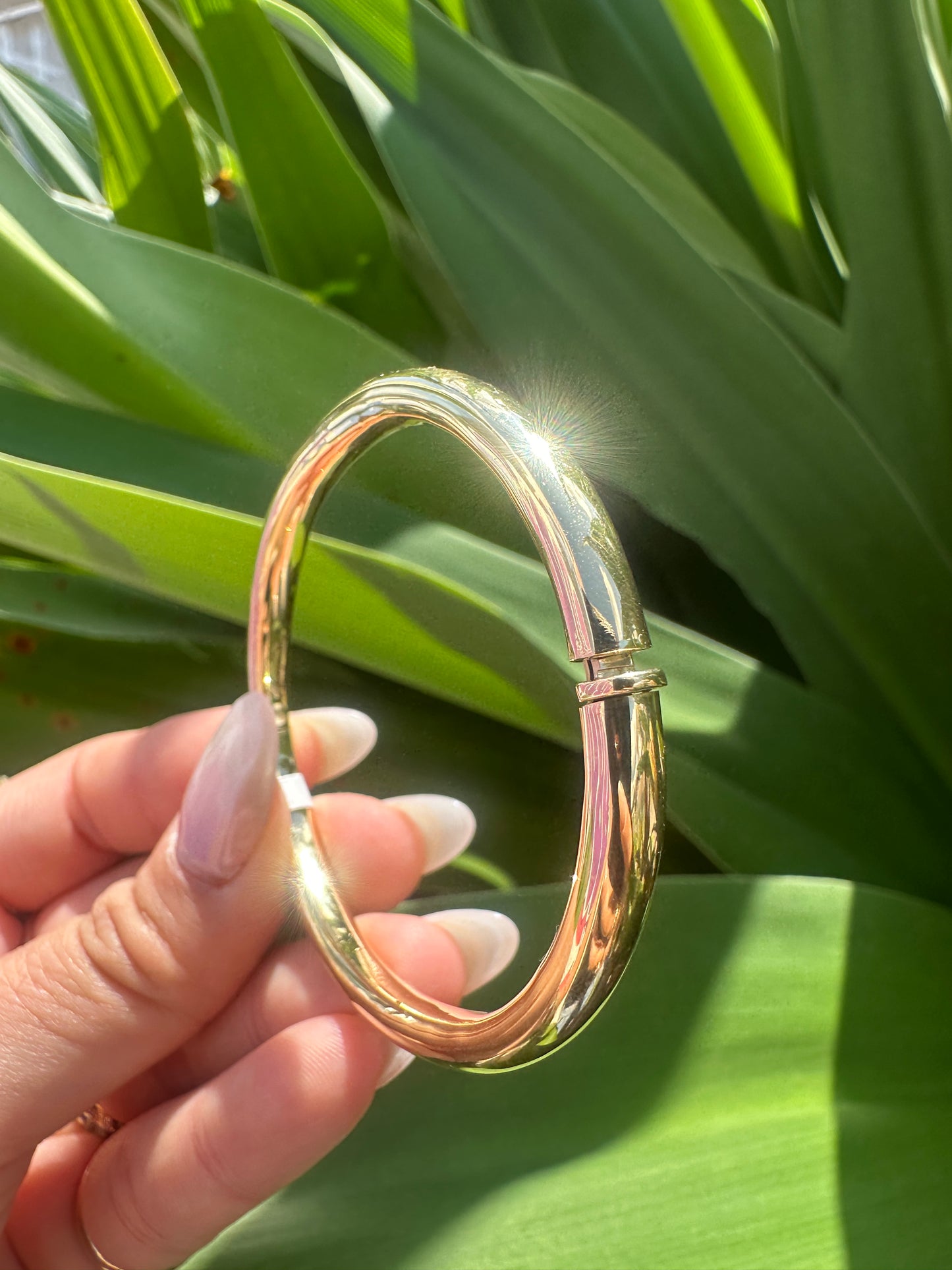 18K Yellow Gold Smooth Oval Bangle