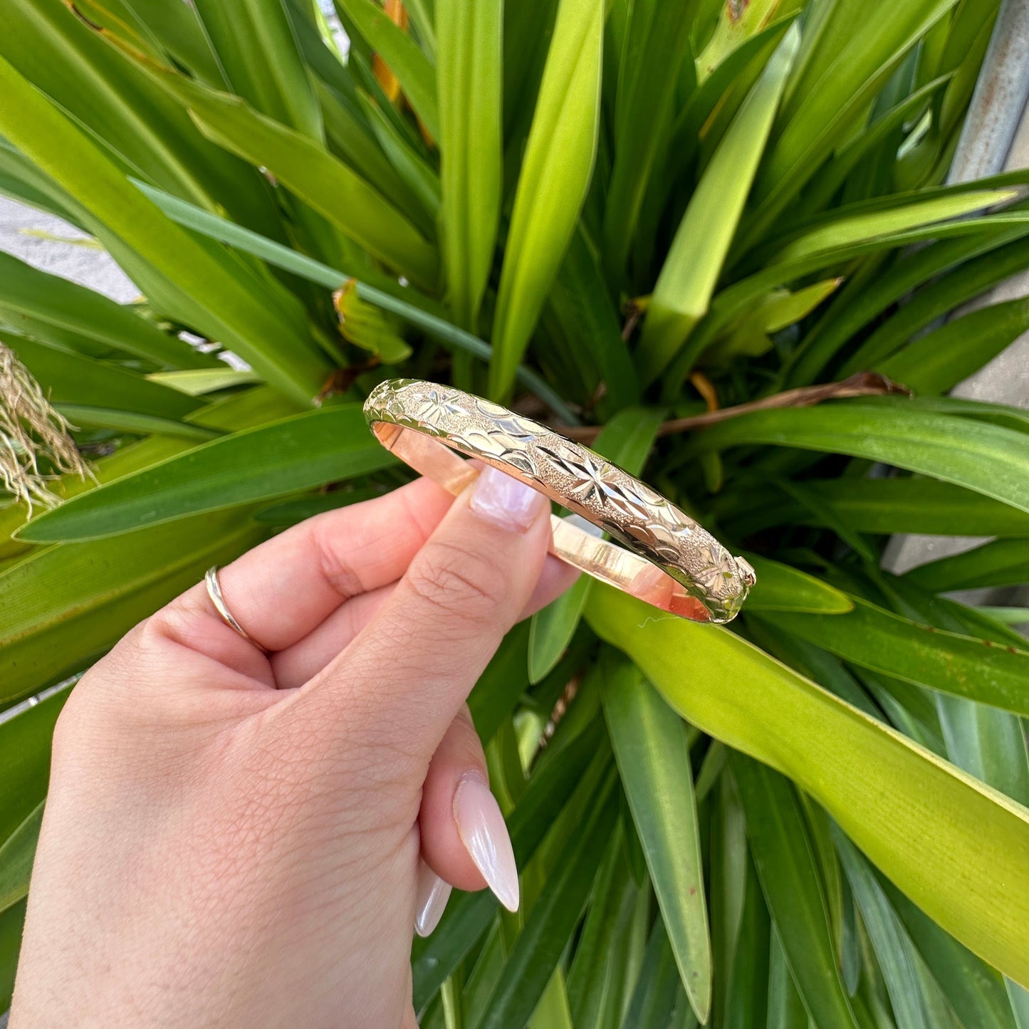 18K Yellow Gold Scale and Scallop Bangle