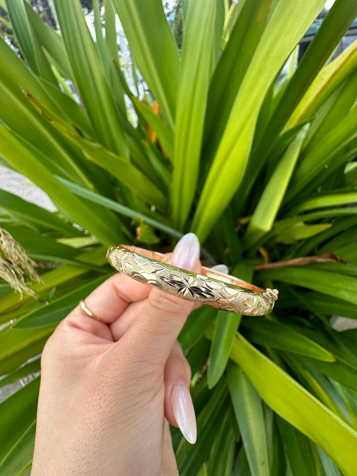 18K Yellow Gold Scale and Scallop Bangle