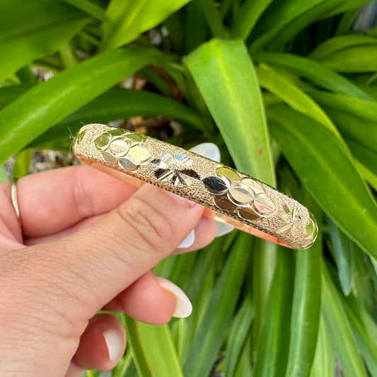 18K Yellow Gold Scale and Star Bangle